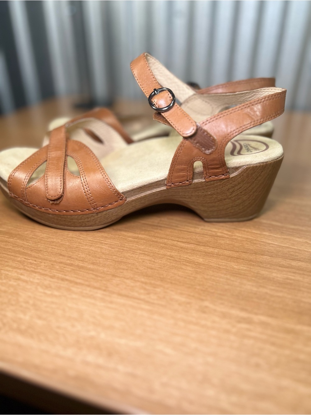 Dansko Brown Leather Wedge Sandals Womens 40 Ankle Strap Comfort Platform Shoes - Picture 4 of 5